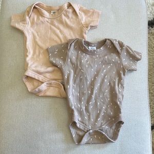Colored Organic NB Short Sleeve Body Suit Set